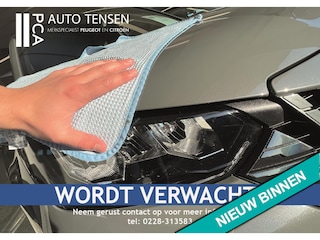 Peugeot 2008 1.2 110PK Allure | Automaat | Navigatie | Panoramadak | Trekhaak | Climate control | Parkeersensoren |