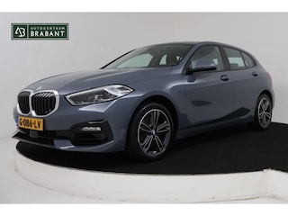 BMW 118i Executive Edition Sport Automaat (NAVIGATIE, PARKEERSENSOREN, LED, CARPLAY, SPORTSTOELEN)