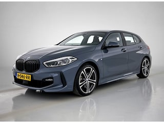 BMW 118i Executive Edition M-Sport (M-PAKKET, DIGITALE COCKPIT, CARPLAY, PARKEERSENSOREN, 1e EIGENAAR, GOED ONDERHOUDEN)