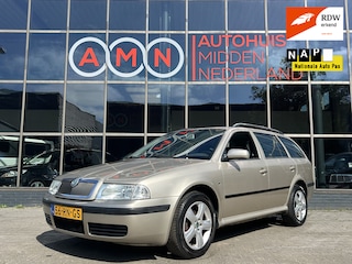 Skoda Octavia Combi 1.6 Celebrate Cruisectr,Climatectr,Trekhaak,LMV16”