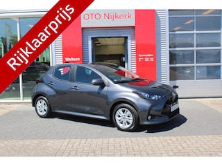Toyota Yaris 1.5 Hybrid 115 Active met parkeersensoren voor en achter + winterpack