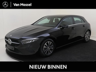 Mercedes-Benz A-klasse 180 Star Edition LIMITED Distronic - Dodehoekassistent - Stoelverwarming - Achteruitrijcamera - Carplay