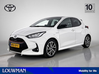Toyota Yaris 1.5 Hybrid Executive | Panoramadak | 17 inch LM-velgen | Half lederen bekleding | Getinte ramen achter |