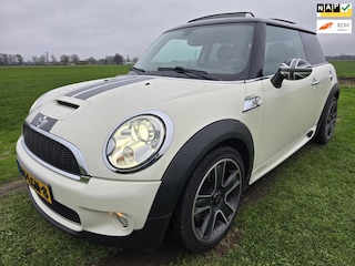 Mini Mini 1.6 Chili|JCW-pakket|Pano-dak|Leer|210PK!