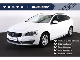 Volvo V60 T3 Polar - AUTOMAAT - Bi-Xenon met bochtenverlichting - Standkachel - Verwarmbaar lederen stuurwiel - Stoelverwarming voor & achter - Parkeercamera voor & achter - Voorstoelen beide in hoogte verstelbaar - Exterieur Styling Pack - Trekhaak - Climate Control - Cruise Control - Licht- & regensensor - Aluminium interieurafwerking - Getint glas v.a. B-stijl - 16' LMV - Roofrails - City Safety