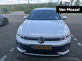 Volkswagen Golf 1.5 eTSI R-Line Edition | Automaat | Navigatie | Draadloze Apple carplay | Adaptive cruise control | Parkeersensoren | 360' graden Camera | Climate control | Dodehoek sensoren | Park Assist | IQ-Martix verlichting | 18" inch Leeds velgen |