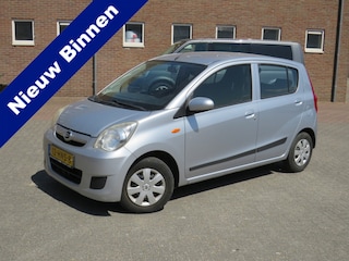 Daihatsu Cuore 1.0 Premium Trekhaak * Airco * Cruise Control * Stuurbekrachtiging * Audio * Verschuifbare achterbank