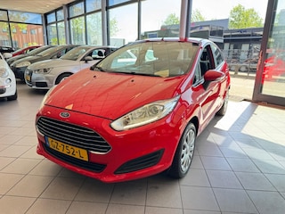 Ford Fiesta 1.0 Style 5 DEURS NAVI BLUETOOTH NW. APK BJ 2015 !!!