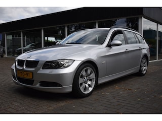 BMW 3-serie Touring 325i High Executive AIRCO NAVI PDC LEER