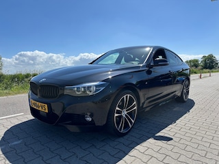 BMW 320i xDrive High Executive M-pakket, Trekhaak, Lane assist, Harman Kardon, Leder, Navi Professional