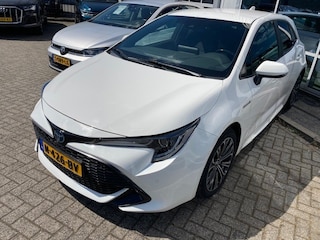 Toyota Corolla 2.0 Hybrid Business Intro 180pk | Adaptief cruise control | Navigatie | Stuur + stoelverwarming | Camera achter | Park assist | Keyless | 17"LMV
