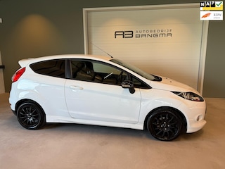 Ford Fiesta 1.4i/AIRCO/ZWARTE LM-VELGEN/APPLE CARPLAY/ST-EXTERIEUR/ISOFIX/nieuwe APK + O.H.BEURT + NIEUWE REMBLOKKEN + SCHIJVEN