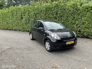 Daihatsu Sirion 2 1.0-12V. incl nieuw apk. Airco