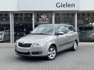 Skoda Fabia 1.6 COMBI Elegance | Parkeersensoren, Trekhaak, Climate control, Lichtmetalen velgen