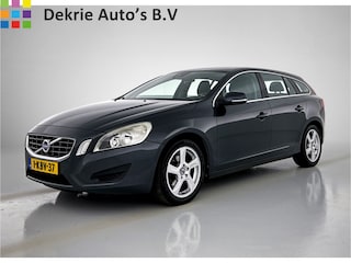 Volvo V60 1.6 T3 Momentum / Navi / Cruise-ctr / Lmv / Airco / Afn.trekhaak / Parkdistance / Apk nieuw