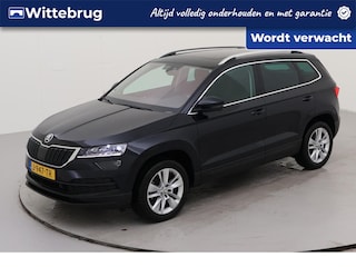 Skoda Karoq 1.5 TSI ACT Business Edition Plus / Metallic/ Led/ Camera/ Panoramadak/ Clima/ Navi/ Parkeerensoren / 17 lmv