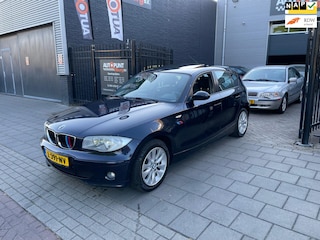 BMW 116i Sport Schuifdak Navi Airco PDC NAP APK