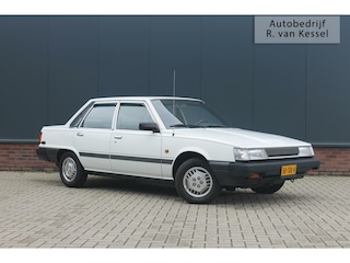 Toyota Camry 2.0i Sedan SV12 in unieke staat!