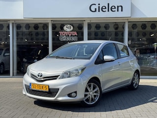 Toyota Yaris 1.3 16v VVT-i Dynamic | Cruise control, Climate control, Trekhaak, Camera, Licht en regensensor