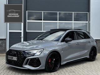 Audi A3 2.5 TFSI RS 3 QUATTRO HULK EDITION | Schuif- kanteldak | Head-UP | CERAMIC | Carbon | B&O | CarPlay | Elektr. stoelen + klep | Camera