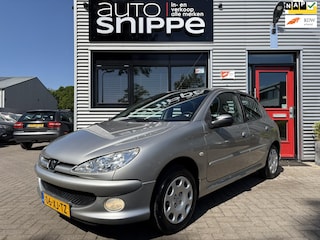 Peugeot 206 1.4 Forever -5DRS.-AIRCO-ELEK. RAMEN VOOR-ORIGINEEL NEDERLANDS!-DEALER ONDERHOUDEN!-ETC.