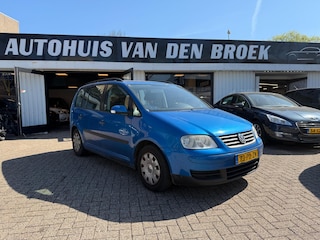 Volkswagen Touran 1.6-16V FSI 7Persoons Airco Cruise Ctr Dakrails Trehaak Apk