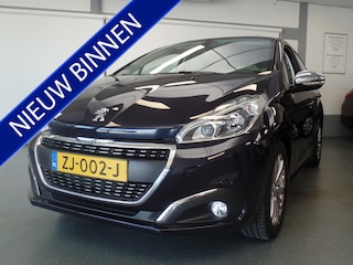 Peugeot 208 1.2 PureTech Signature, Dealer onderhouden, Navigatie, Cruise controle, Airco, Elek ramen, Lm velgen 16'', Pdc, Trekhaak, 49.000km Uniek!! Bovag afleverpakket 695,-
