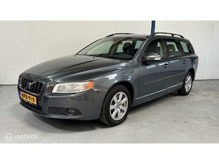 Volvo V70 2.5T Momentum AUTOMAAT / LEER