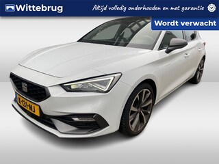 Seat Leon 1.5 eTSI FR Launch Edition / Pano / Navigatie / App connect / Camera / Parkeersensoren V+A / LED / Stoel + stuur verwarming /