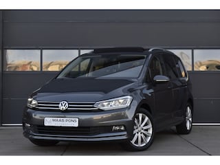 Volkswagen Touran 1.5 TSI Highline 7p Dsg Pano - Trekhaak - Carplay - Camera