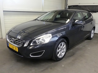 Volvo V60 1.6 T3 Kinetic - Cruise Control - Trekhaak - Netjes Onderhouden