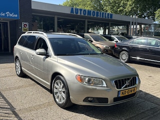 Volvo V70 2.5T 200pk Aut Summum BTW voordeel €750,-