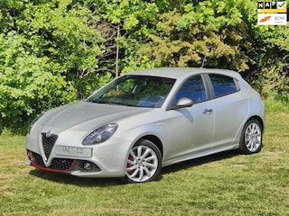 Alfa Romeo Giulietta 1.4 Turbo MultiAir Super Ned.Auto - Zwart leer Navigatie
