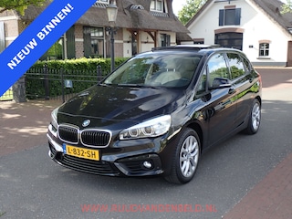 BMW 2-serie Tourer 225XE PANODAK/SPORTLEER/KEYLESS/CAMERA