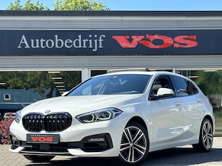 BMW 118i High Executive Panodak | LED | Keyless | CarPlay | Stuurverwarming | Leder