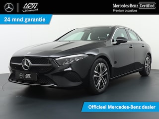 Mercedes-Benz A-klasse 180 Star Edition Luxury Line | Voorstoelen Verwarmd | DAB+ Radio | Achteruitrij Camera | Sfeerverlichting | 17" Lichtmetalen Velgen