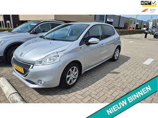 Peugeot 208 1.2 VTi Style 5-deurs Airco Cruise Navi Trekhaak 1150kg.