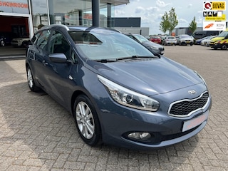 Kia Ceed Cee'd Sportswagon 1.4 CVVT, Airco, Apple carplay, Navi, Stoel verwarming,etc