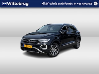 Volkswagen T-Roc 1.5 TSI Style / Stoelverwarming / App Connect / Parkeersensoren / R17 / VW
