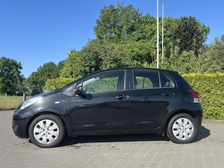 Toyota Yaris 1.3 16V VVT-I AIRCO / 5 DRS / COMPLETE ONDERHOUDSHISTORIE