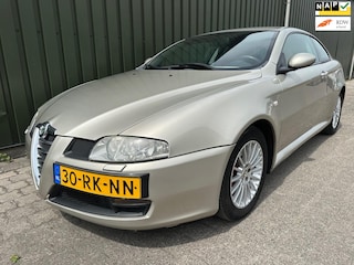 Alfa Romeo GT 2.0 JTS Distinctive met Nieuwe APK