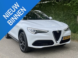 Alfa Romeo Stelvio 2.0 T AWD Super B-TECH | Harman Kardon | Panodak |