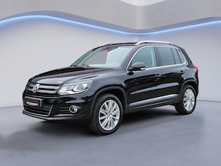 Volkswagen Tiguan 2.0 TSI Sport&Style 4Motion /Apple Carplay/Panodak/Parkeersens. Rondom/Stoelverw./Trekhaak/Bi-Xenon/18''LMV/(MET GARANTIE*)