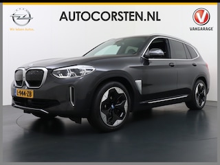 BMW iX3 AUT. 286pk 80kWh Pano/Schuif-Kant-Dak Leder+elektr.SportStoel+Verwarmd M-Sport-St+ M-Aeropack 20"Lmv Apple Android Carplay WiFi Harman-Kardon-Surround LED-Adapt. Pdc Park-Assist+ High Executive Driving-Assist-Pro Connected-Pack-Pro Digital-Key Elektr.-A-Klep Cockpit-Live-Pro 3-zone Ecc Hemel-Zwart Head-up display Live-Cockpit-Pro Akoustiekglas DAB Driving assistant Uitwijk-Aassistent Verkeersbord detectie Exterior-Line Snelladen tot 150kWh/11kwh 3-fase €72500 nieuwprijs Orig.NLse auto