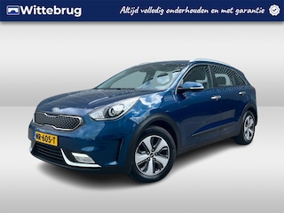 Kia Niro 1.6 GDi Hybrid First Edition / Navigatie / Parkeer sensoren achter / Half leer / Trekhaak