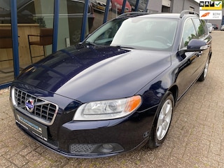 Volvo V70 2.5FT Momentum 230PK H.LEER / ECC / PDC / TREKHAAK