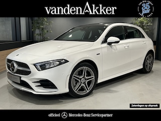 Mercedes-Benz A-klasse 250e AMG // Panormadak // Leder // Trekhaak // Distronic // Sfeerverlichting // Stoelverwarming