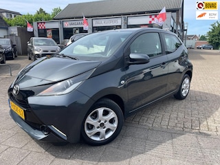 Toyota Aygo 1.0 VVT-i x-play *airco + camera + LM-velgen*