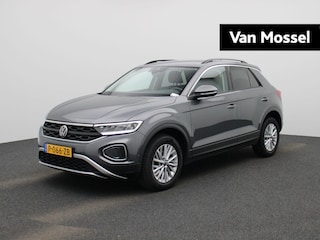Volkswagen T-Roc 1.5 TSI Life 150 PK | Automaat | Apple Carplay | Android Auto | Parkeersensoren | Adaptive Cruise Control | Digital Cockpit | LED | Lendesteun | Getint glas | Lichtmetalen velgen |