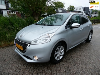 Peugeot 208 1.2 VTi Style 5-deurs Airco Cruise Navi Trekhaak 1150kg.